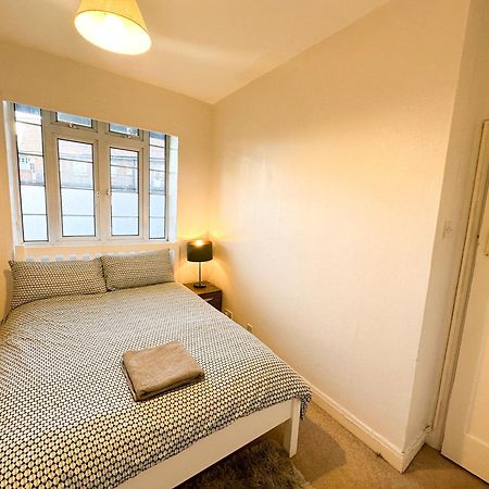 Appartamento 2 Bed Flat - Short Walk From Brent Cross Station Hendon Esterno foto