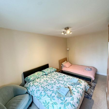 Appartamento 2 Bed Flat - Short Walk From Brent Cross Station Hendon Esterno foto