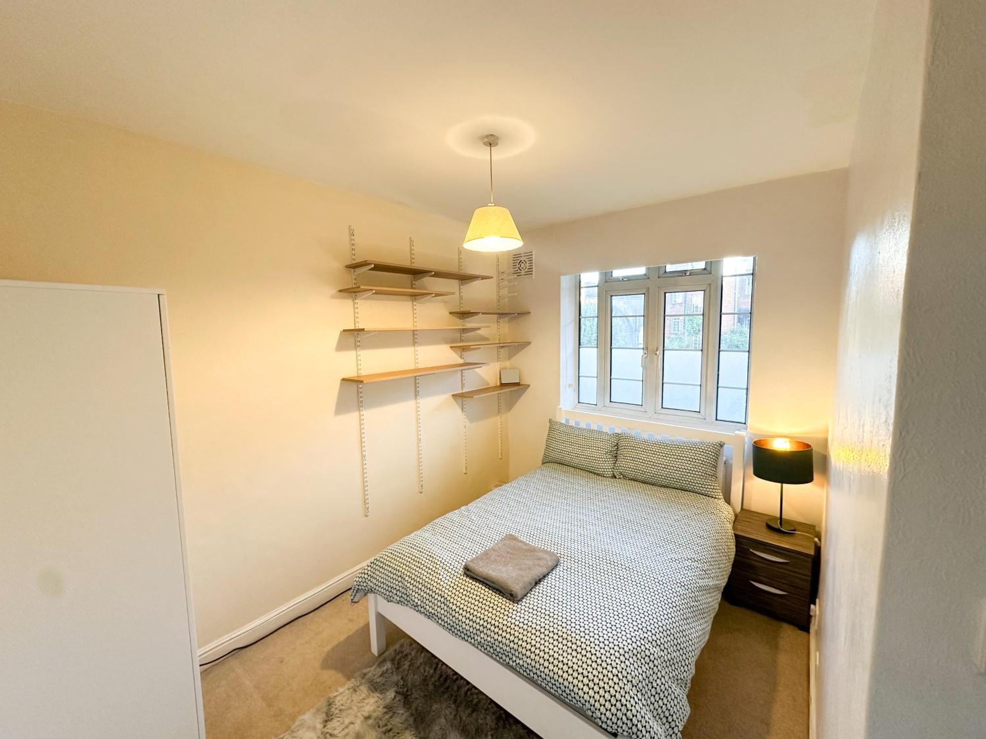 Appartamento 2 Bed Flat - Short Walk From Brent Cross Station Hendon Esterno foto