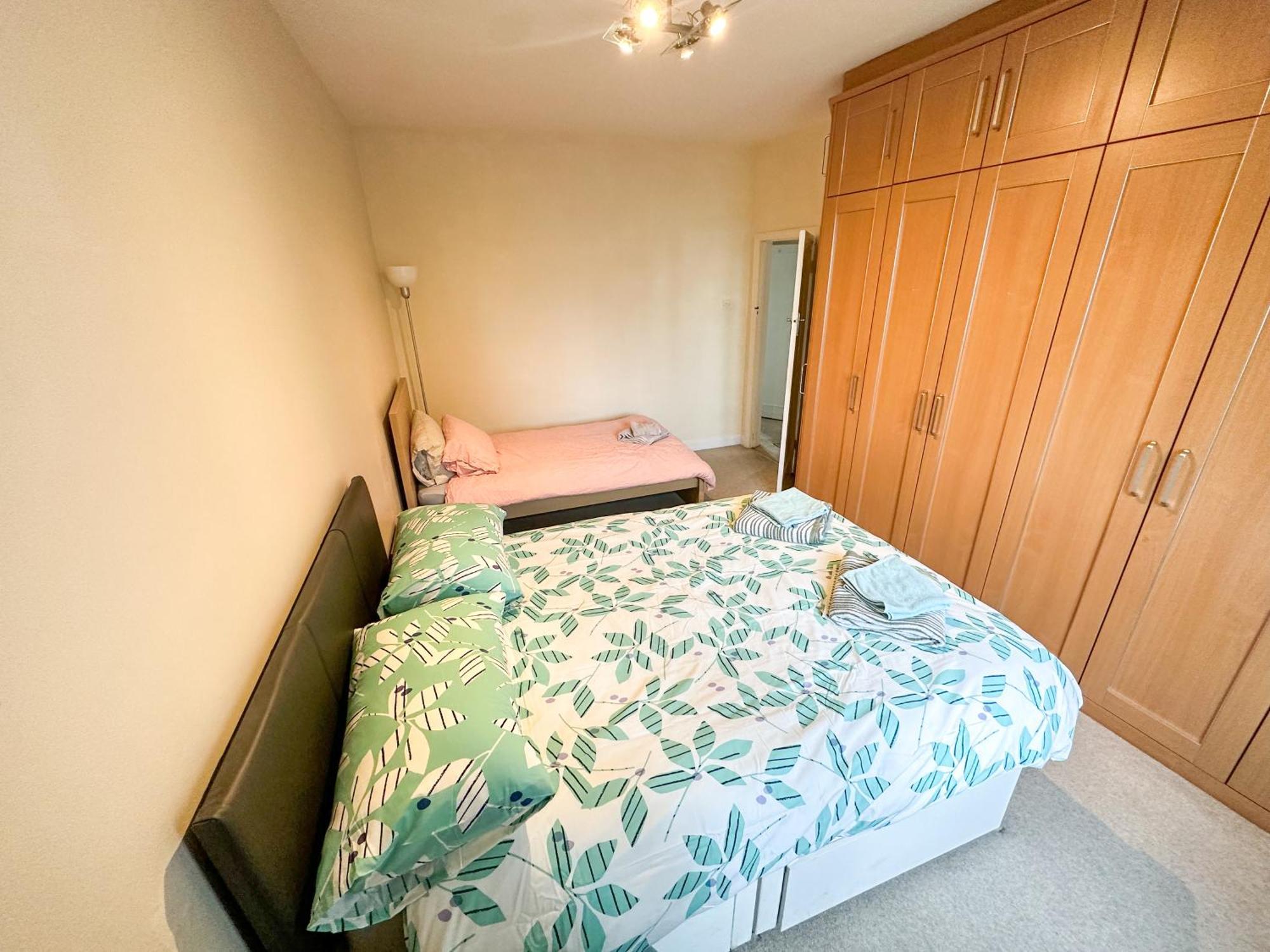Appartamento 2 Bed Flat - Short Walk From Brent Cross Station Hendon Esterno foto